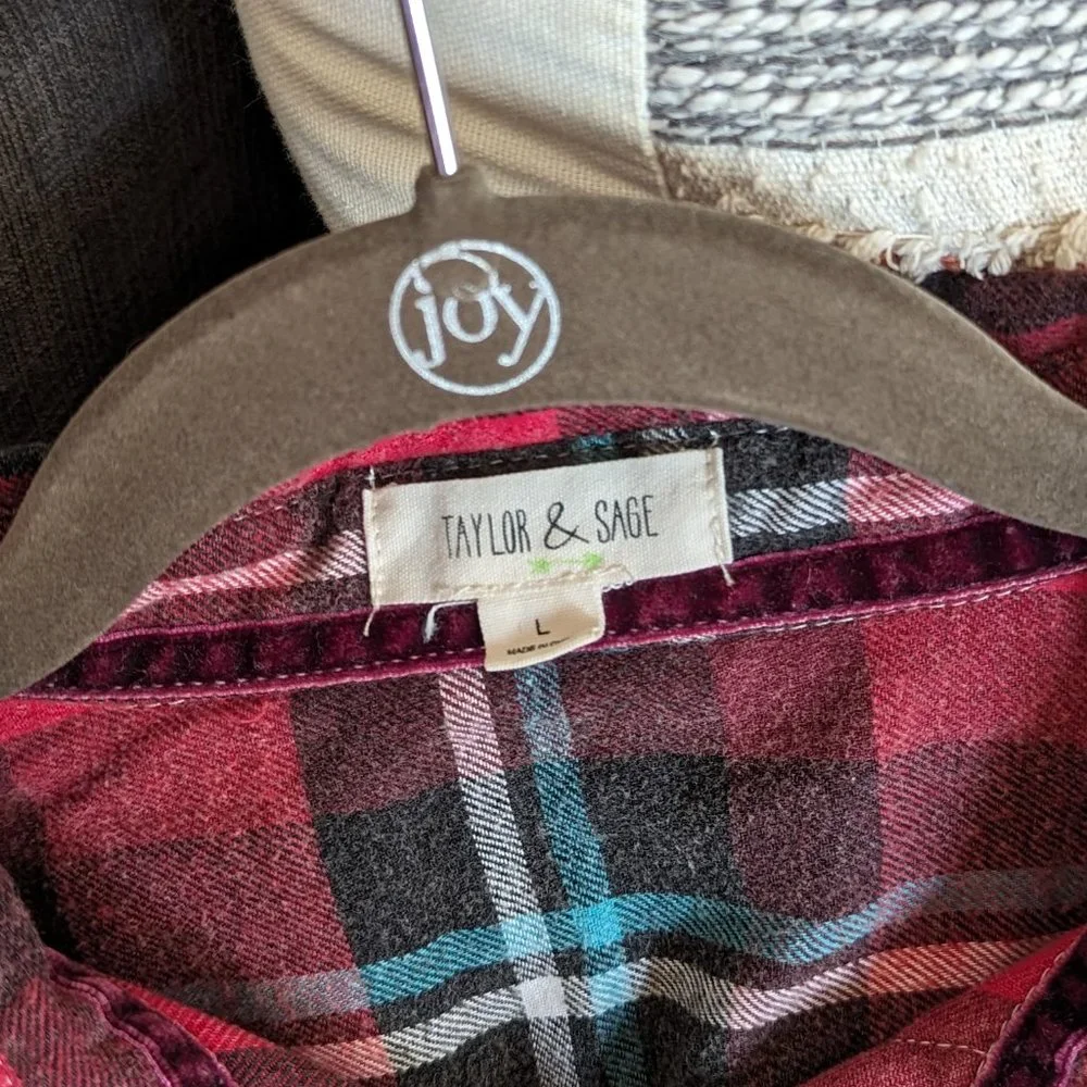 Lightweight Plaid Flannel with Back Lace Panel // Size L // Taylor & Sage - Picture 6 of 10